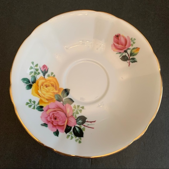 Royal Windsor Fine Bone China cup and saucer - Picture 13 of 16